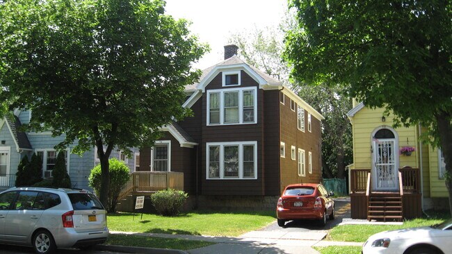 Foto del edificio - 94 Shepard Ave