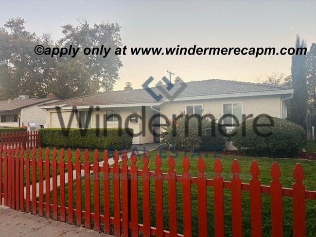 Foto del edificio - Charming 3 Bedroom Home with Bonus Room & ...