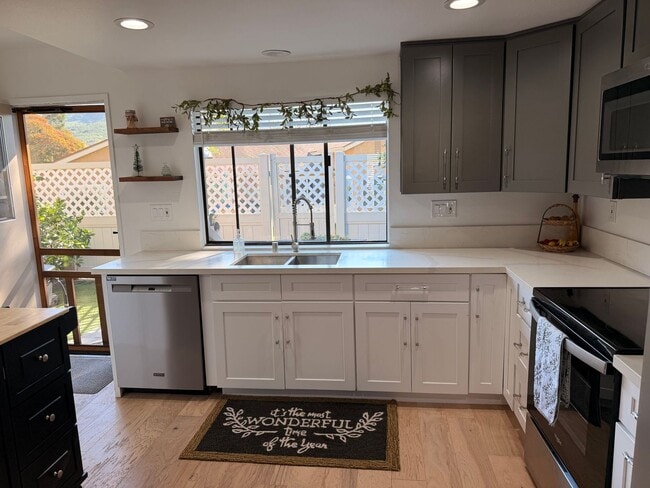 Building Photo - Updated Amalfi model with great patio too