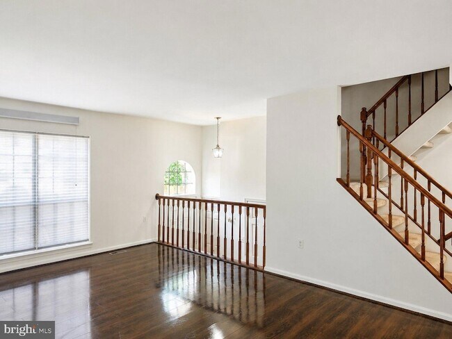 Building Photo - 2723 Manorhaven Ct