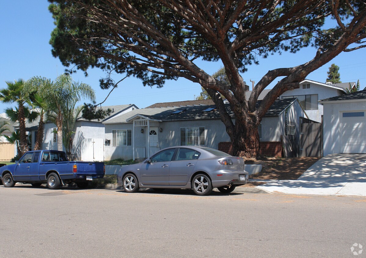 Primary Photo - 912-914 Opal St