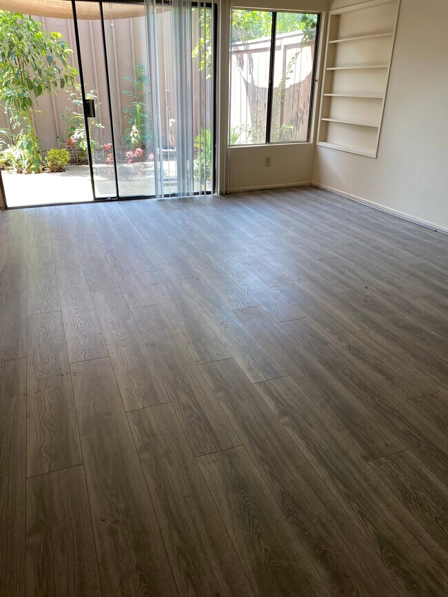 Foto del edificio - 9735 Reseda Blvd