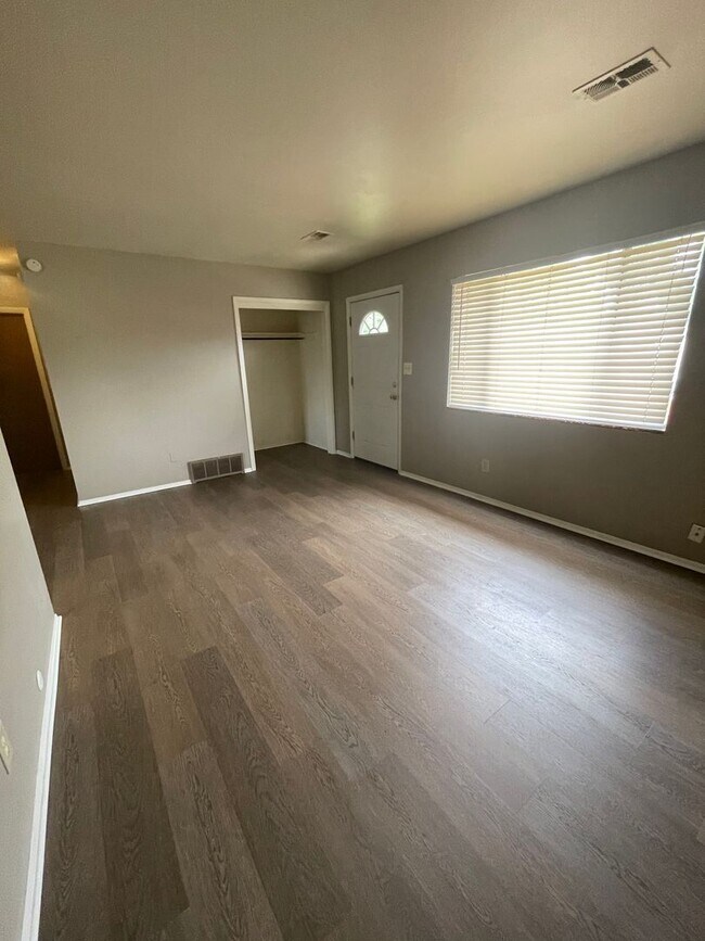 Building Photo - 2423 Crabtree Drive