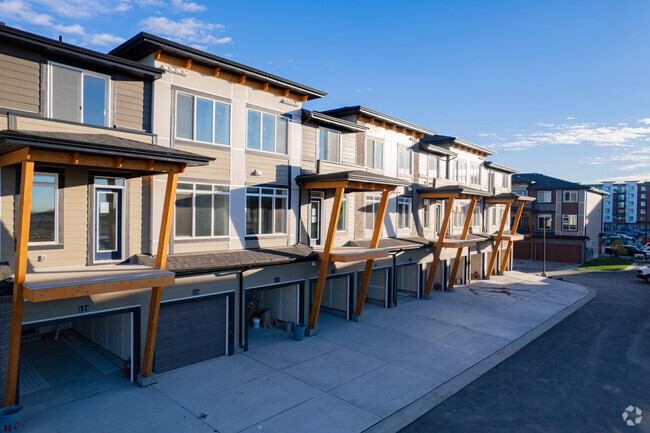 Building Photo - Essential Livingston Townhomes