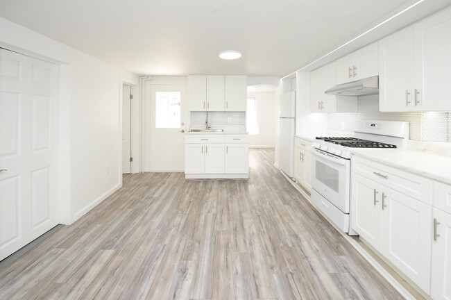 Building Photo - 27 Laidlaw Ave
