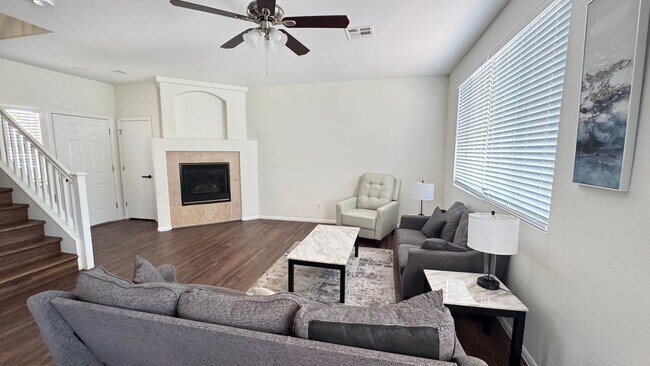 Building Photo - Beautiful home with POOL and spa located n...