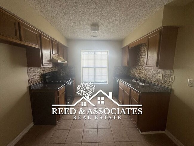 Building Photo - Lovely 3 Bedroom home in Southeast Area