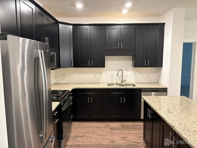 Building Photo - 733 Stiller Ln