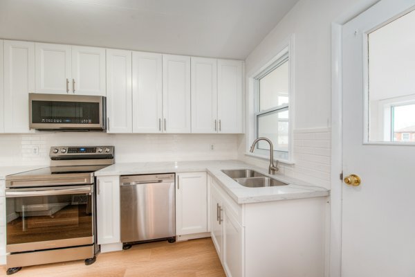 Building Photo - 98 Ellis Av