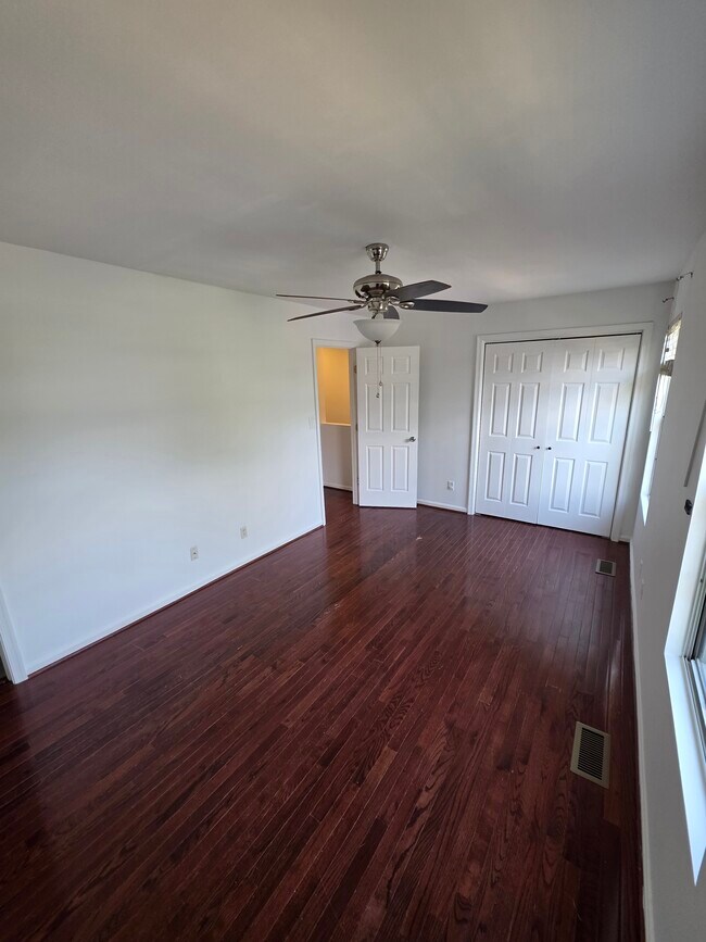 Building Photo - 406 Knollwood Ct