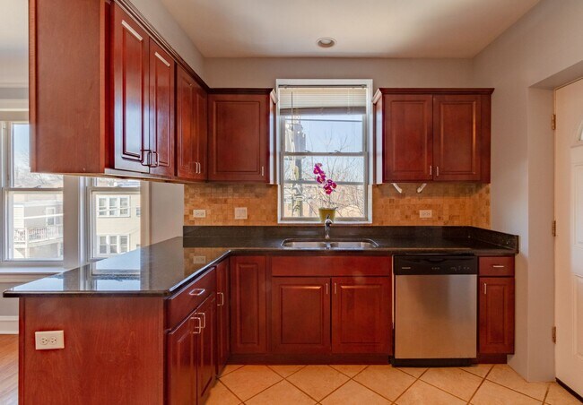 Foto del edificio - Peterson Park - Fully Updated 2-Bedroom / ...