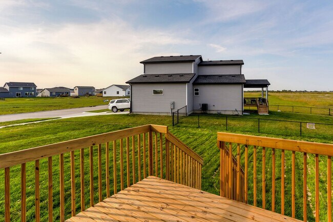 Building Photo - Prime Living: A Spacious Haven with Fenced Backyard in Ankeny