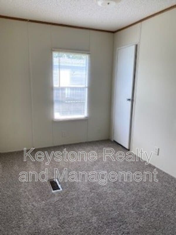 Building Photo - 810 Monroe Ln