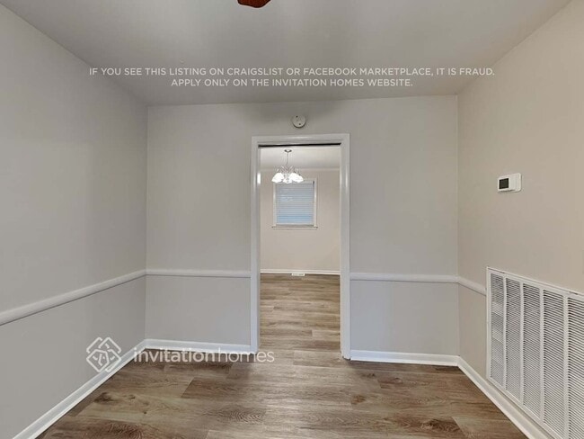 Foto del edificio - 562 Whispering Hills Dr