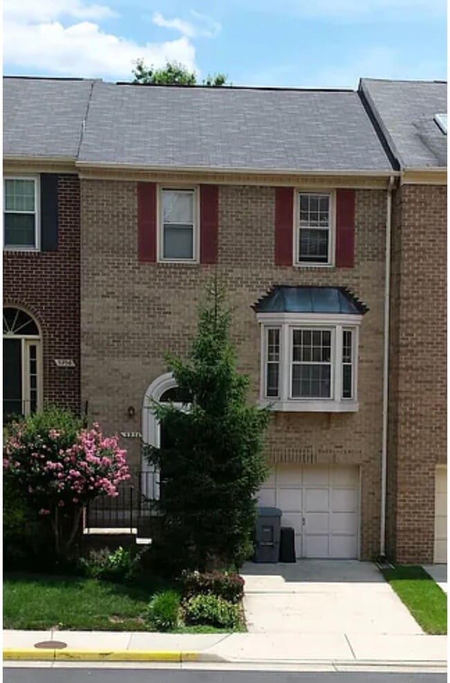 Building Photo - 5954 Norham Dr