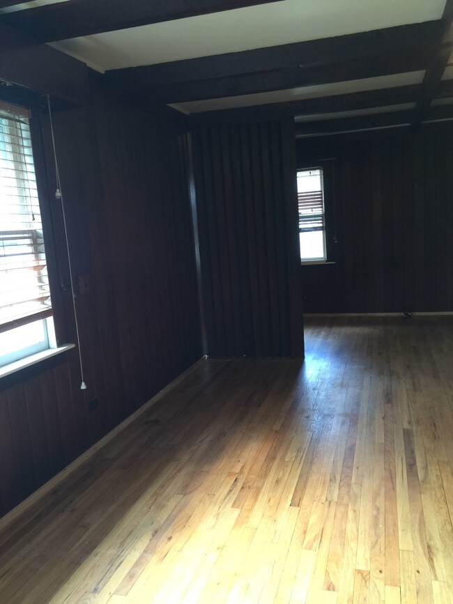 Building Photo - 240 Marengo Ave