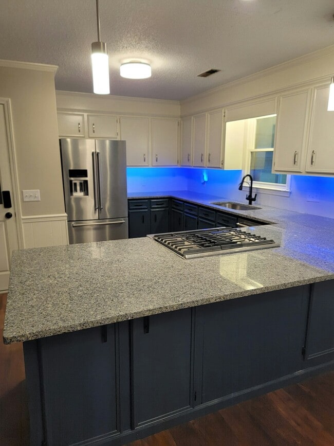 Foto del edificio - 741 Longwood Dr