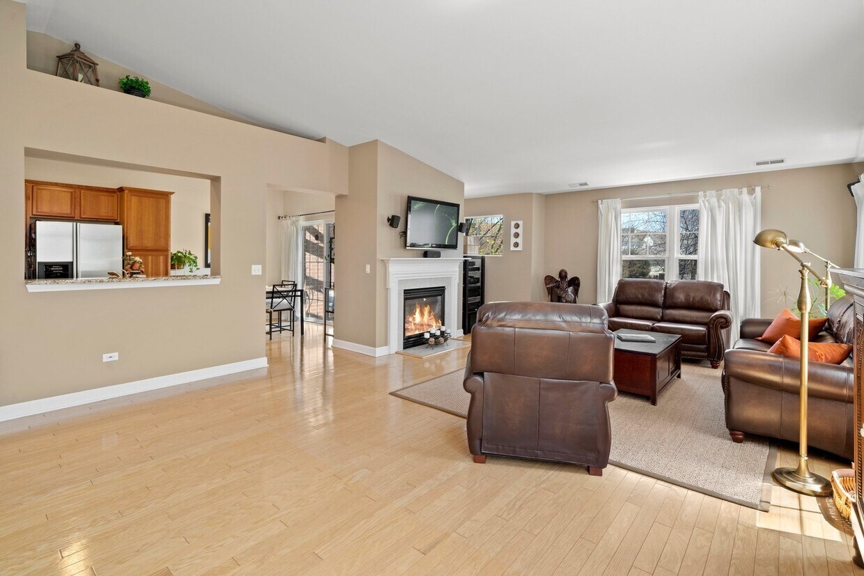 Primary Photo - 540 S Commons Ct