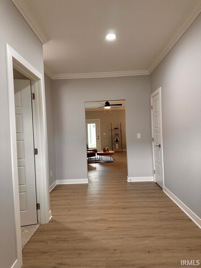 Building Photo - 3795 High Pointe Dr