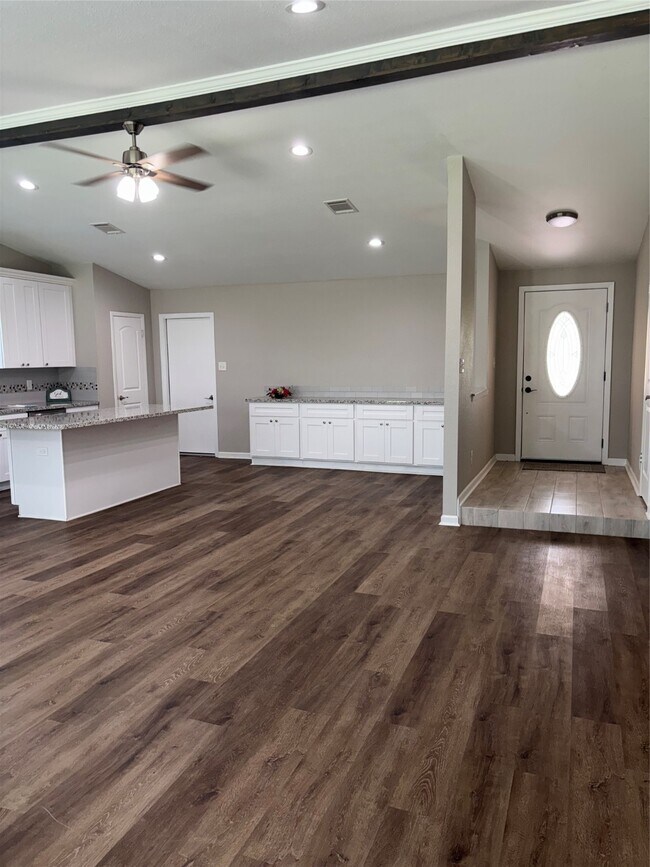 Foto del edificio - 15815 Whipple Tree Dr