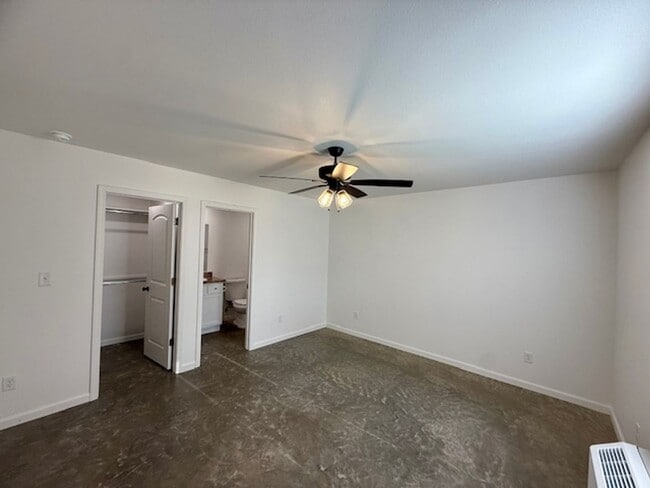 Foto del edificio - 2526 Hurricane Lake Rd