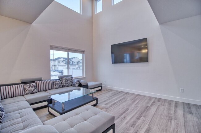 Building Photo - 4735 E Silver Moon Dr