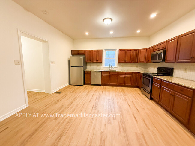Building Photo - 4561 Horseshoe Pike