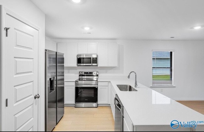 Building Photo - 182 Labrador Ln