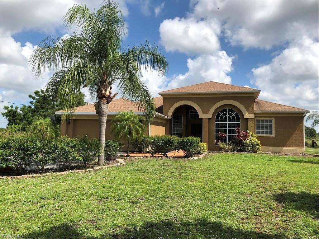23061 Avenue E, Alva, FL 33920