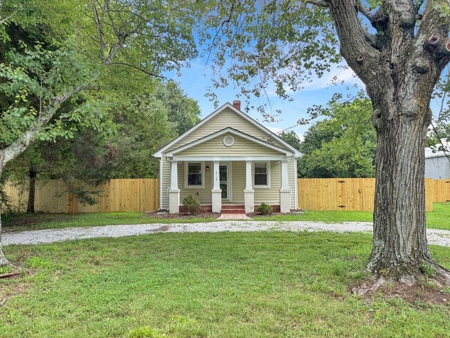 Building Photo - 2 Bedroom House in Chesterfield, VA