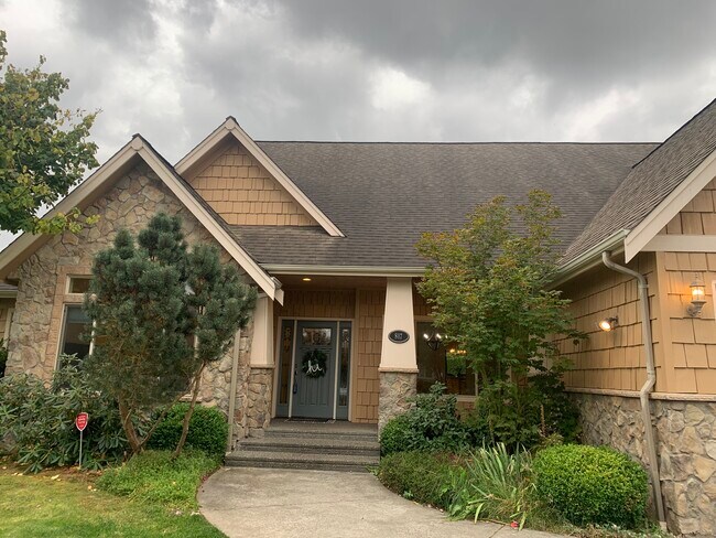 Building Photo - 817 W Park Dr