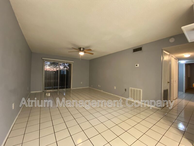Foto del edificio - 914 Lake Destiny Rd