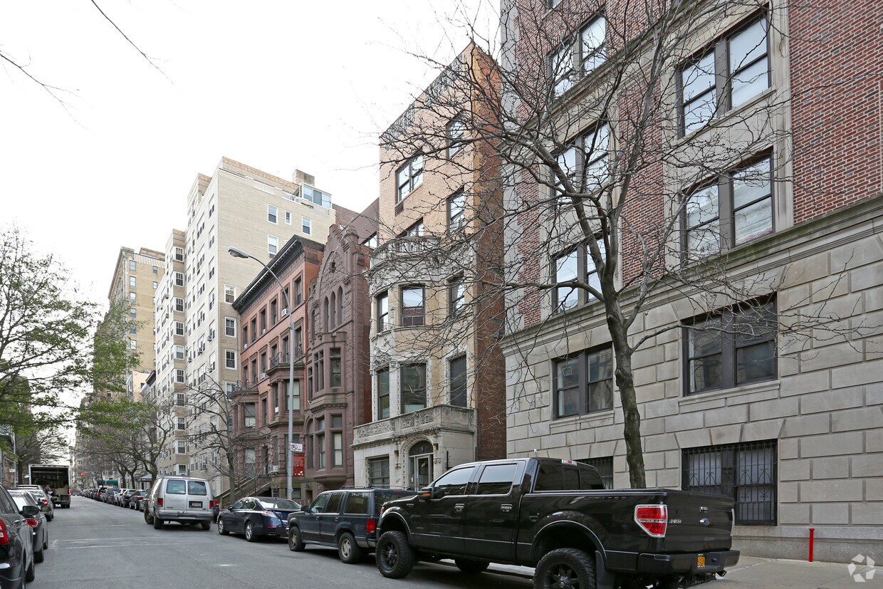 Building Photo - 330 W 76th St