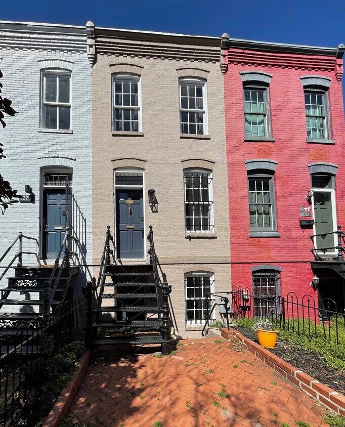 Primary Photo - 1228 G St SE