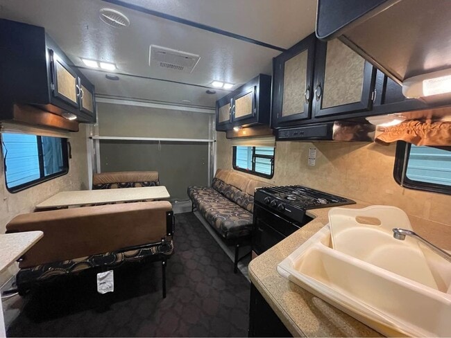 Foto del edificio - 5250 US-441