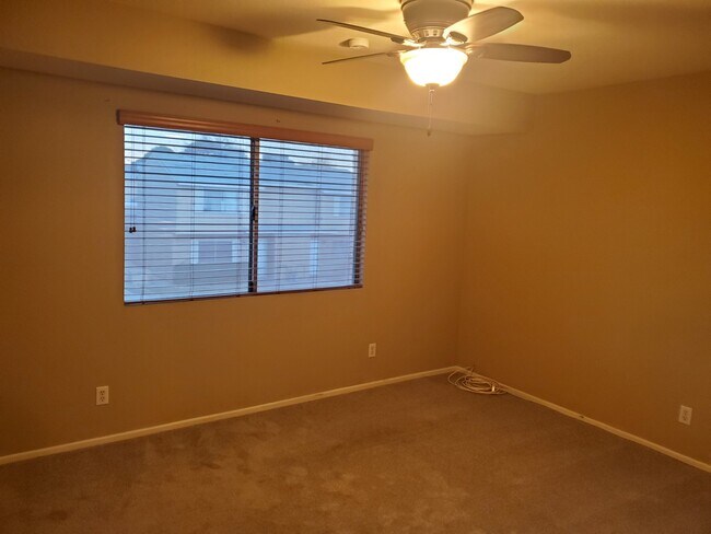 Building Photo - 592 Blue Lagoon Dr