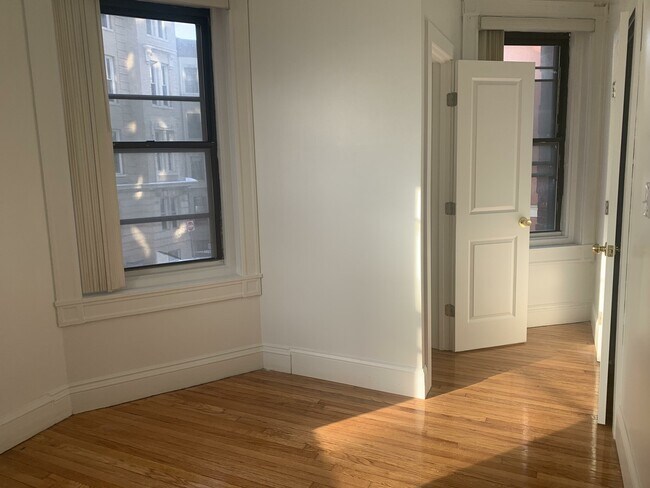 Foto del edificio - 85 Westland Ave