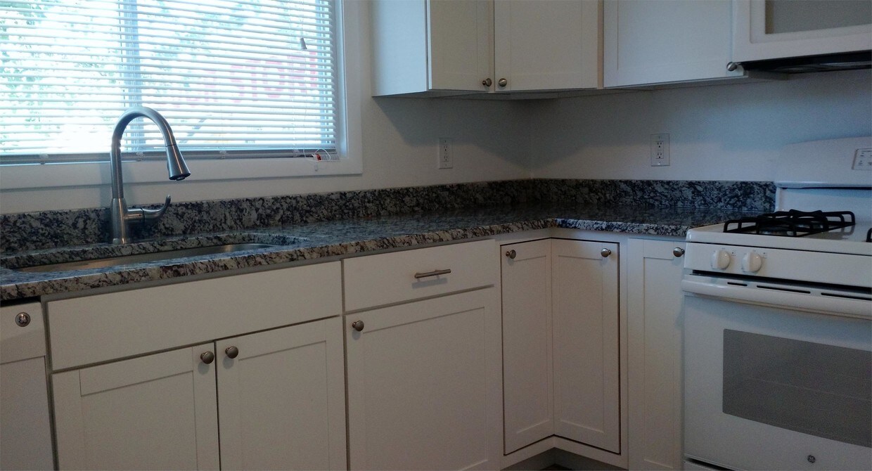 Foto principal - 329 Monroe St NE