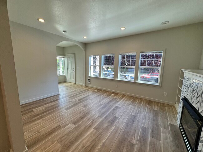 Building Photo - 6118 SW Stevens St