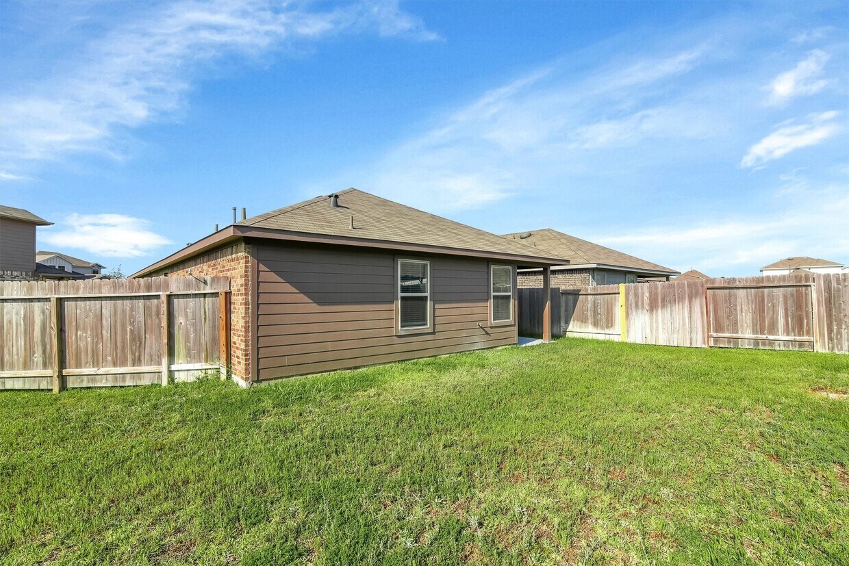 Foto del edificio - 16831 Silent Pines Ct