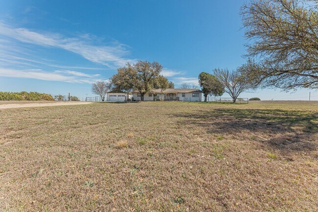 Foto del edificio - 5466 Chaparral Rd