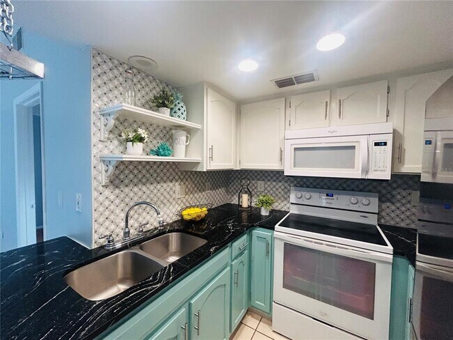 Building Photo - 5717 Deer Hollow Trail