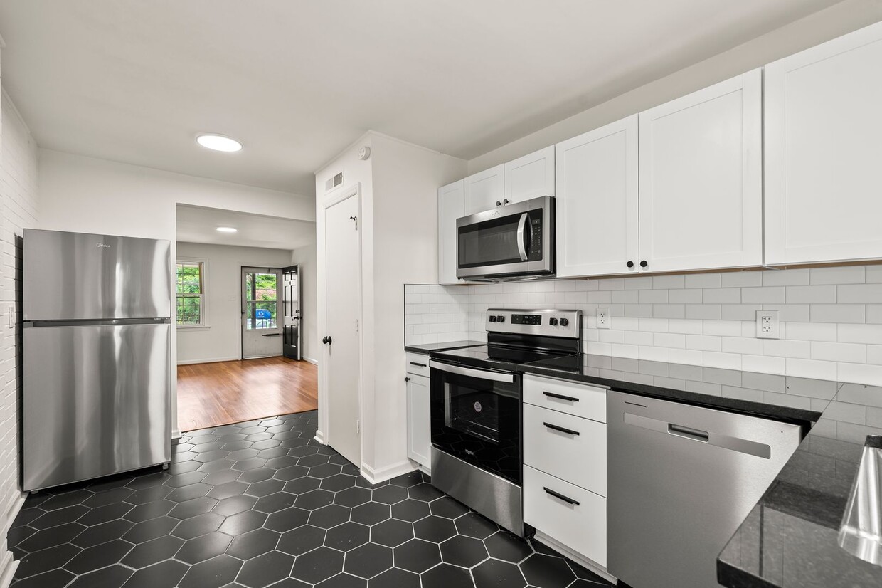 Foto principal - 1640 W Northwest Blvd