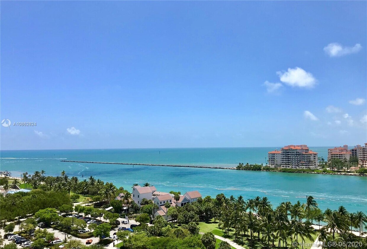 Primary Photo - 300 South Pointe Dr