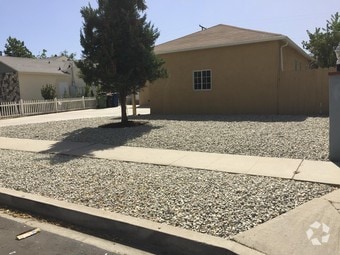 drout resistant landscaping - 19406 Archwood St