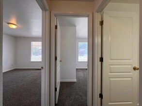 Building Photo - 306 Wildrose Ct