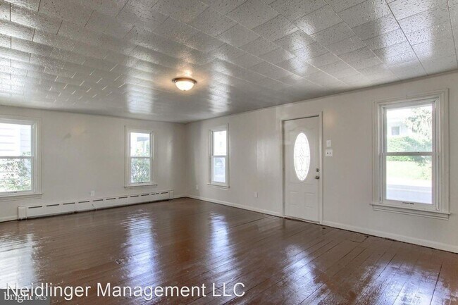 Foto del edificio - 3 br, 1 bath House - 28 N 4th Street