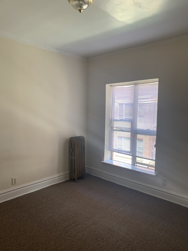 Building Photo - 5162 S King Dr