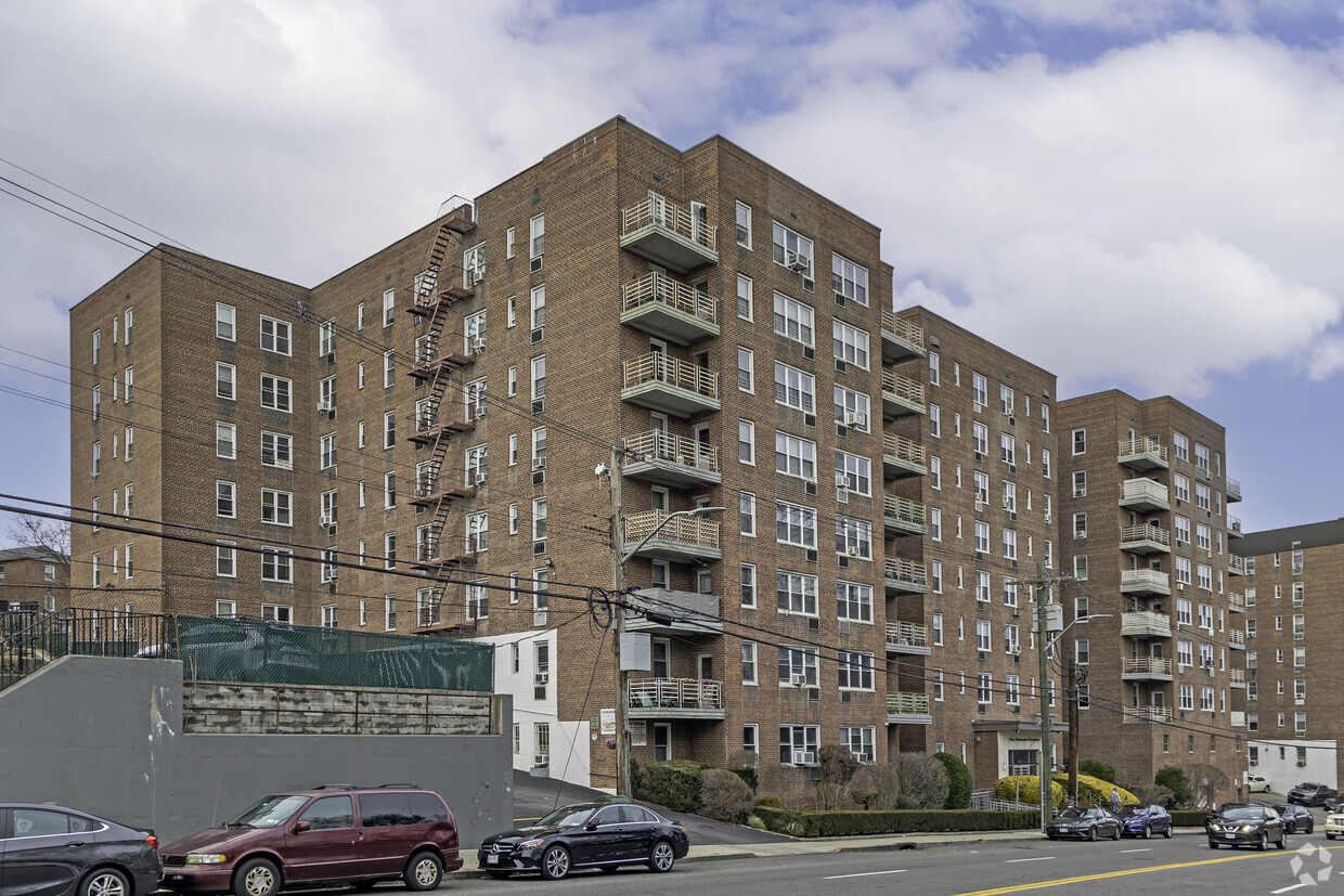 Primary Photo - The Parkway Terrace