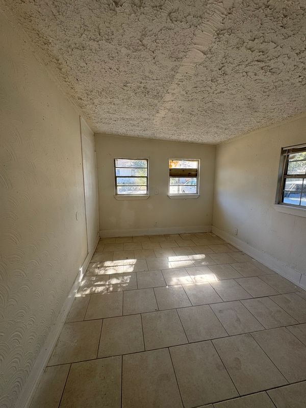 Foto del edificio - 1637 E 15th St